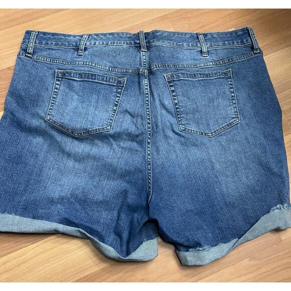 Torrid Denim Womens Shorts Size 24 Distressed Stretch Plus Size Measures 43x5 - Picture 2 of 10